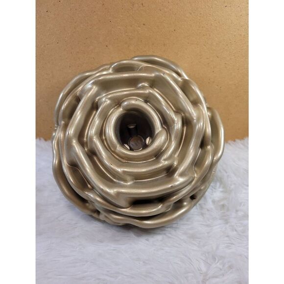 Nordic Ware Rose Bundt Pan - Picture 1 of 5